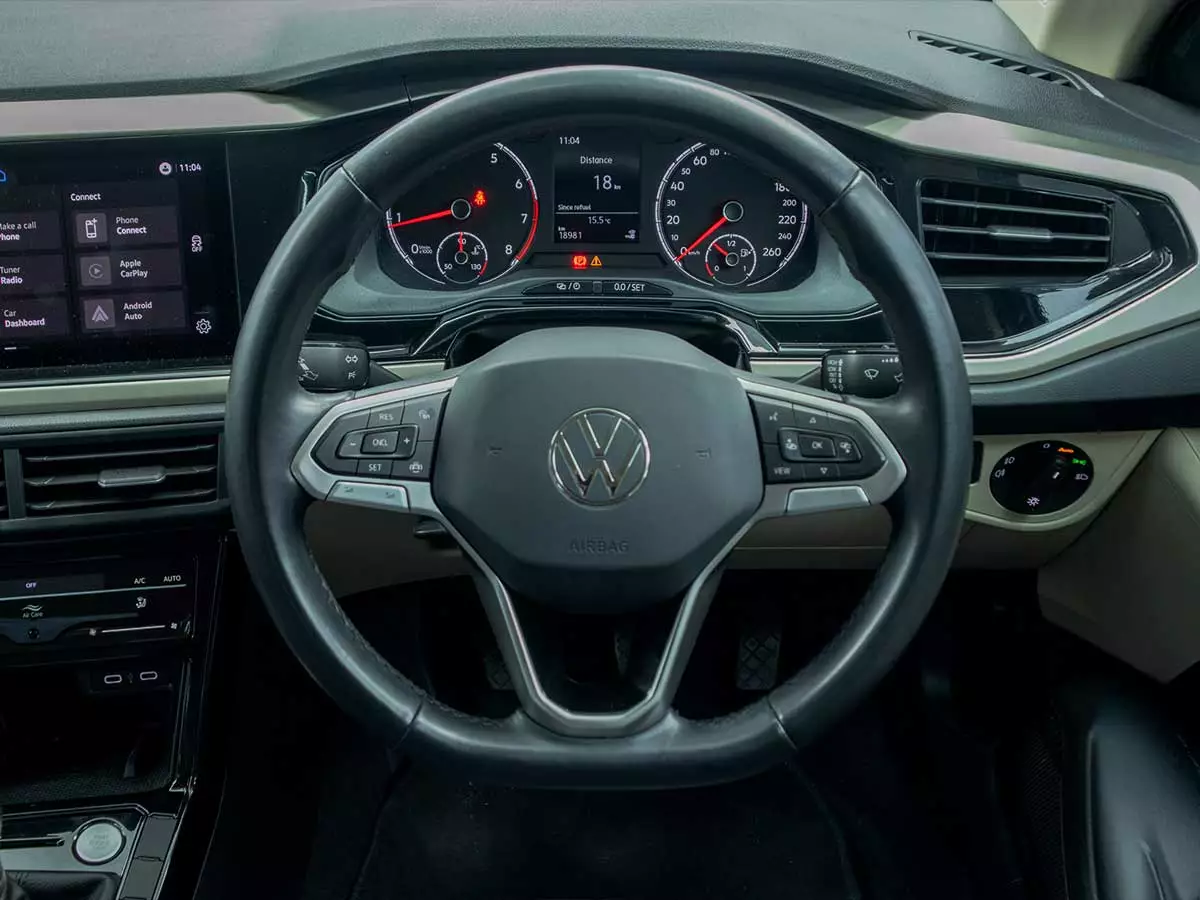 Vehicle Image for 10/17for Volkswagen Polo Sedan 1.6 Life Manual